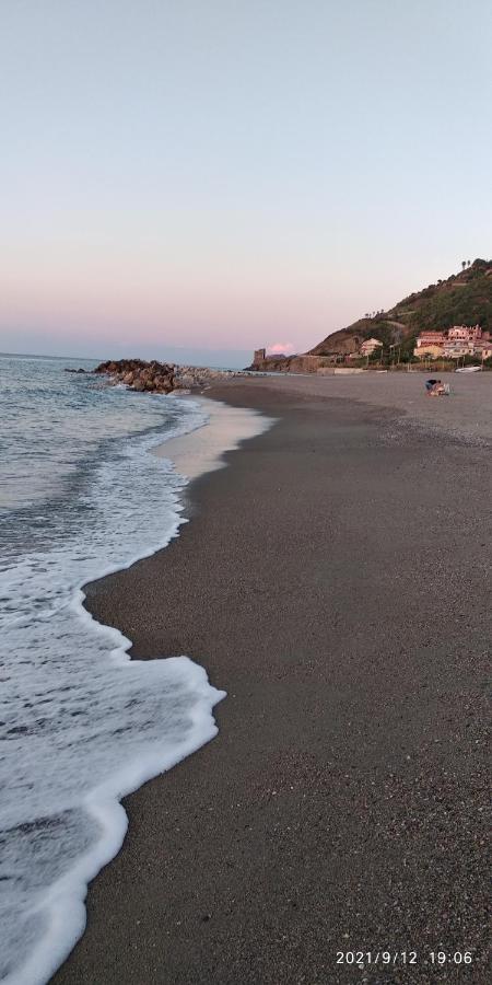 Dimora Tra Cielo E Mare A Gioiosa Marea Exterior foto