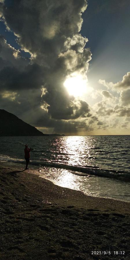 Dimora Tra Cielo E Mare A Gioiosa Marea Exterior foto